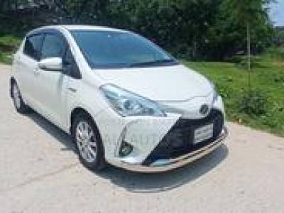 Toyota Vitz 2017 White