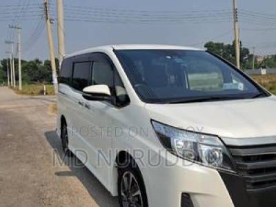 Toyota Noah 2.0 AWD (7 Seater) 2017 Pearl