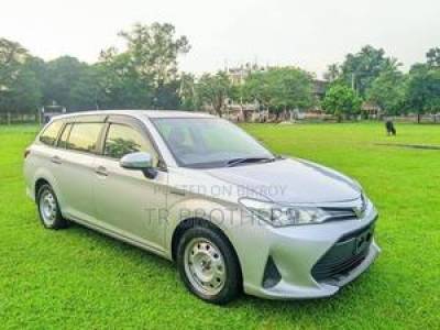 New Toyota Corolla Fielder 1.5 Hybrid FWD 2018 Silver