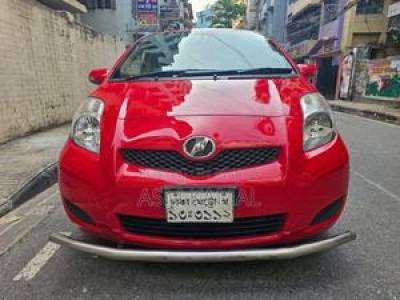 Toyota Vitz 2010 Red