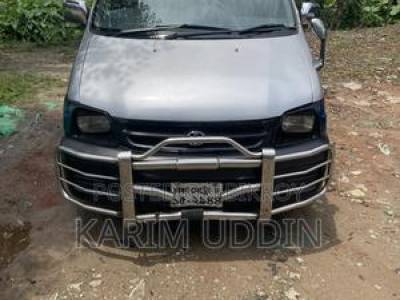 Toyota Noah 2.0 All-Wheel Drive (8 Seater) 2006 Silver