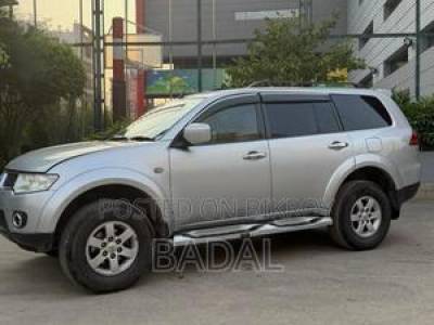 Mitsubishi Pajero 2011 Silver