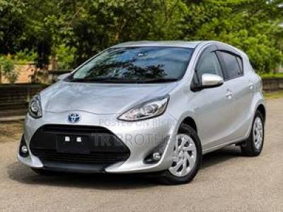 Toyota Aqua 2018 Silver